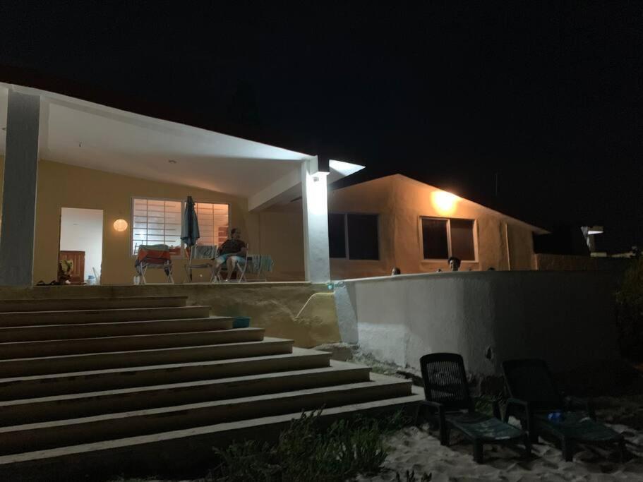 チェレム La Casa Amarilla Frente Al Marヴィラ エクステリア 写真
